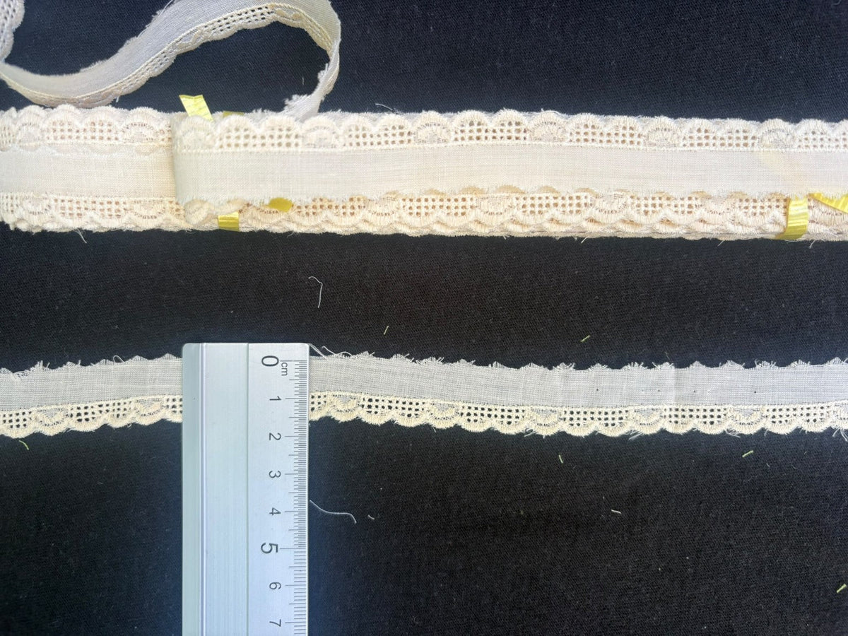 tira bordada beis 1cm
